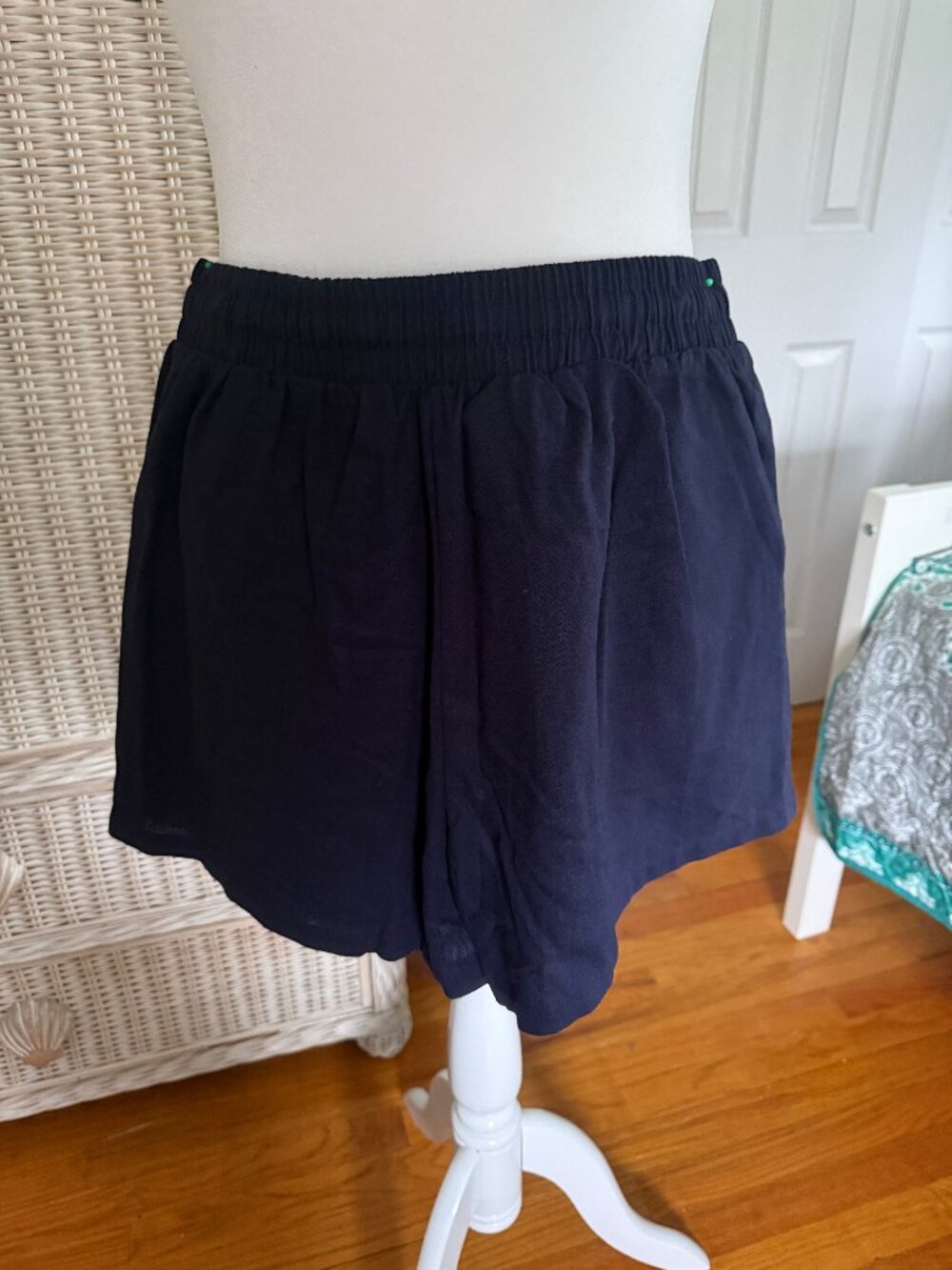 Nicole Miller Linen Blend Shorts